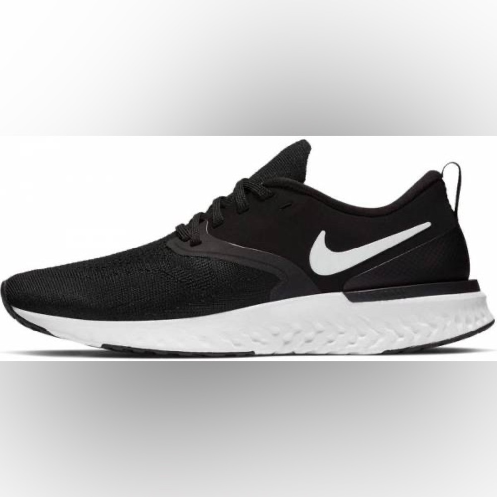 Woman’s Size 7.5 Nike Odyssey React Sneakers